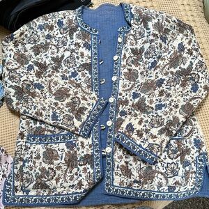 VINTAGE reversible button down floral quilted jacket